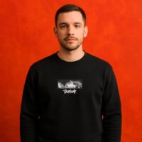 Sudadera Berserk Bordada – Guts bajo la lluvia
